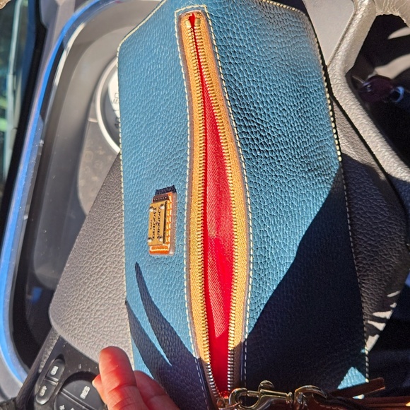 Dooney and Bourke Tatum wristlet/wallet. Teal pebble grain leather - Picture 5 of 6